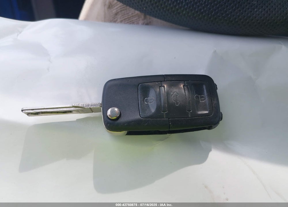 2005 VOLKSWAGEN NEW BEETLE GL VIN: 3VWBK31C75M404329