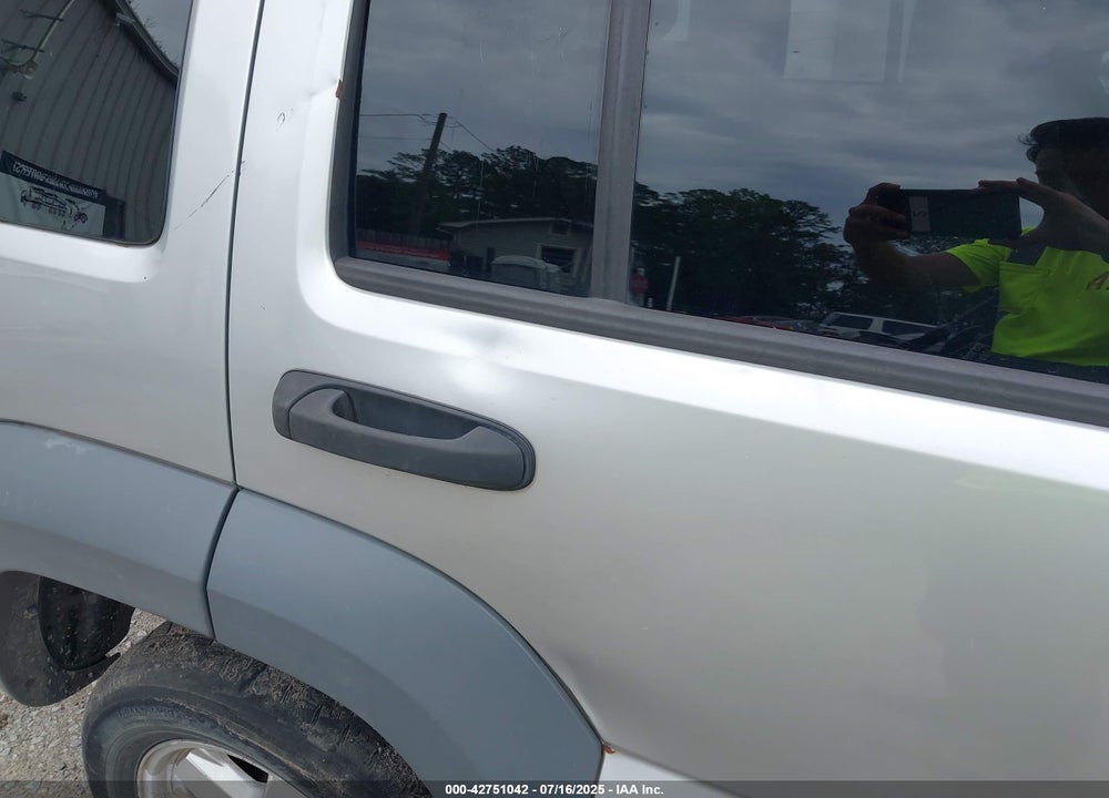 2006 JEEP LIBERTY VIN: 1J4GL48K56W102560