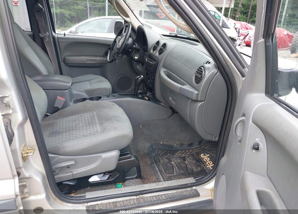 2006 JEEP LIBERTY VIN: 1J4GL48K56W102560