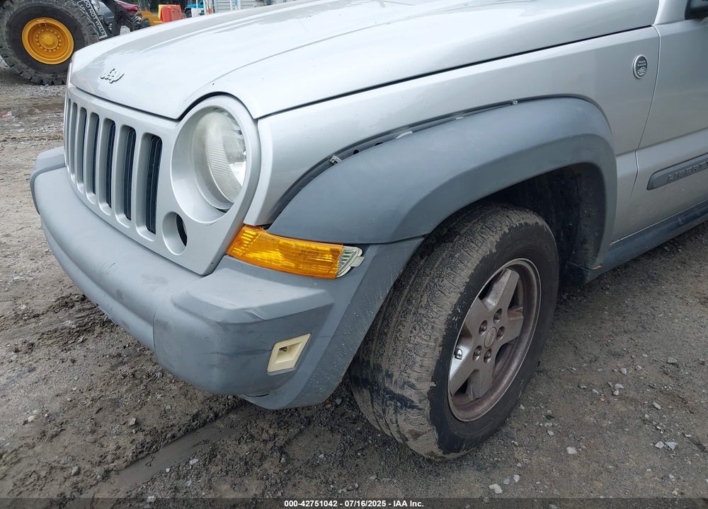 2006 JEEP LIBERTY VIN: 1J4GL48K56W102560