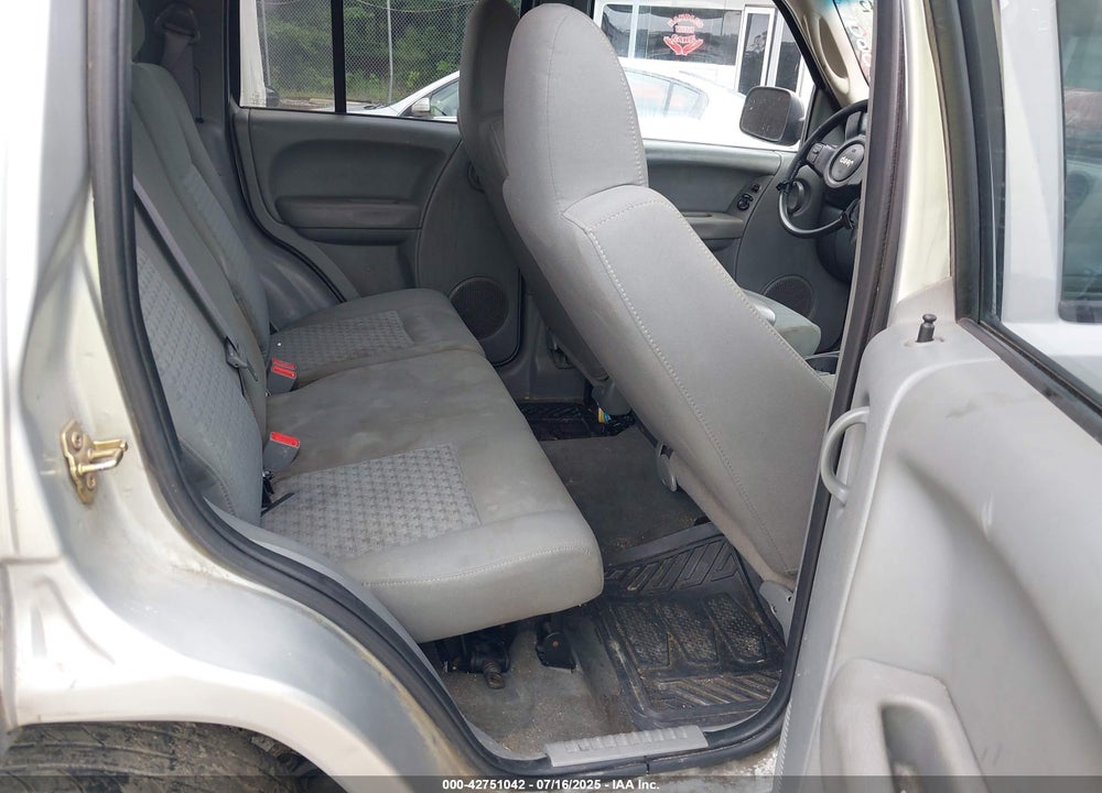 2006 JEEP LIBERTY VIN: 1J4GL48K56W102560