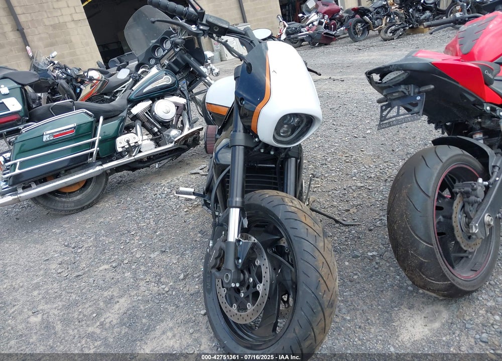 2020 SUZUKI VZR1800 VIN: JS1VY53A3L7100292