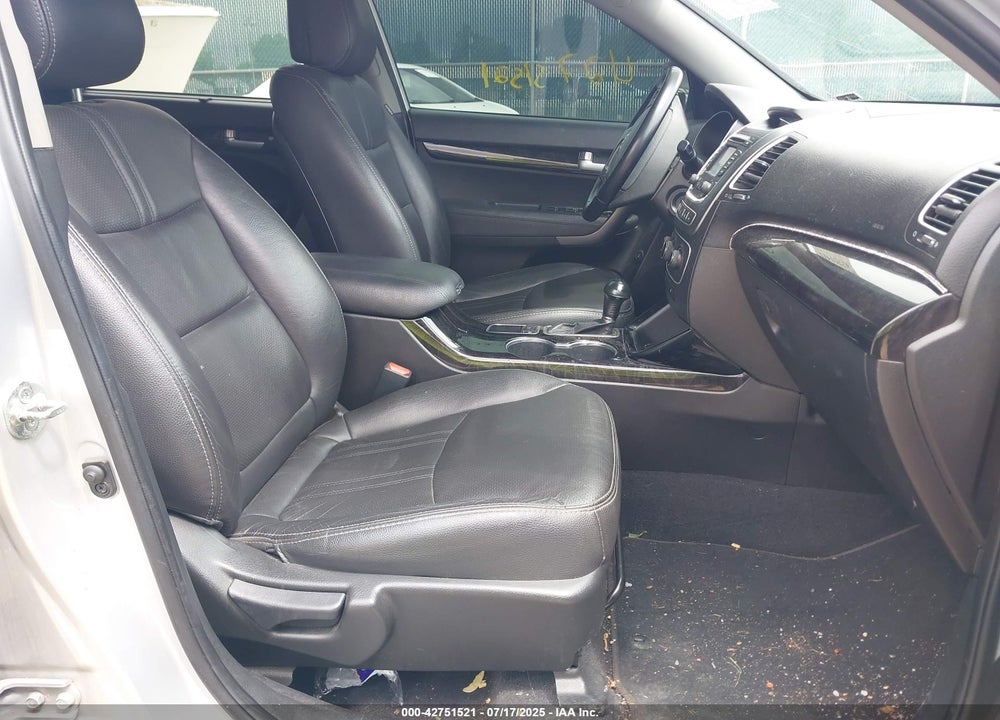 2015 KIA SORENTO VIN: 5XYKT3A69FG620286