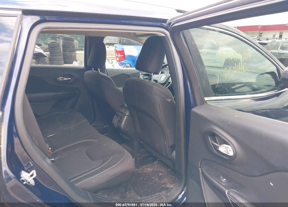 2015 JEEP CHEROKEE VIN: 1C4PJLCS3FW507684