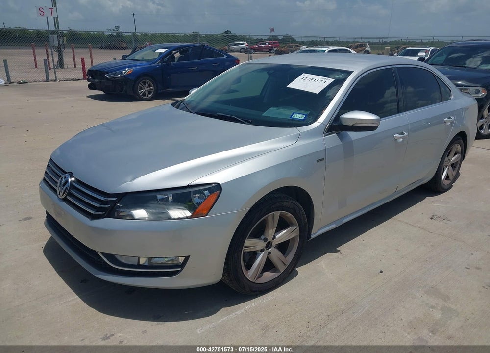 2015 VOLKSWAGEN PASSAT VIN: 1VWAT7A36FC120001