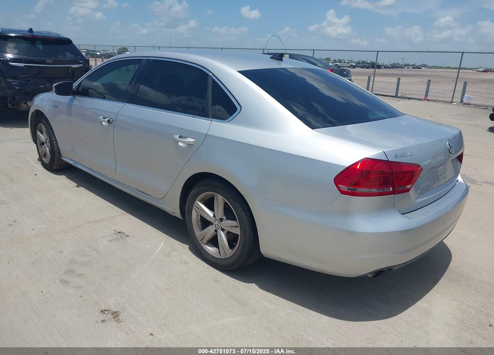 2015 VOLKSWAGEN PASSAT VIN: 1VWAT7A36FC120001