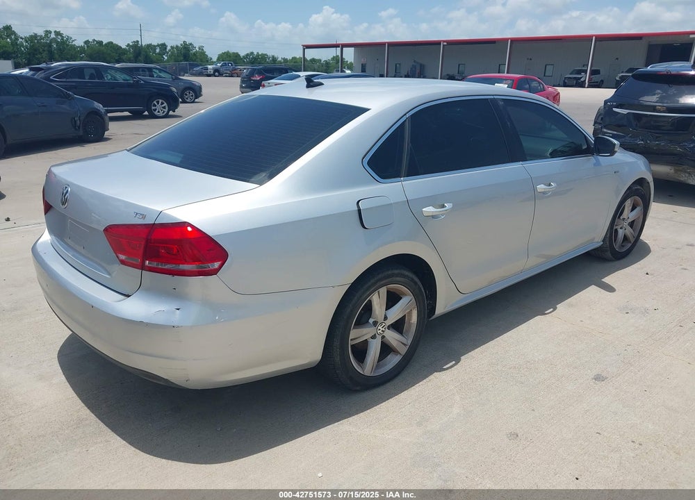2015 VOLKSWAGEN PASSAT VIN: 1VWAT7A36FC120001