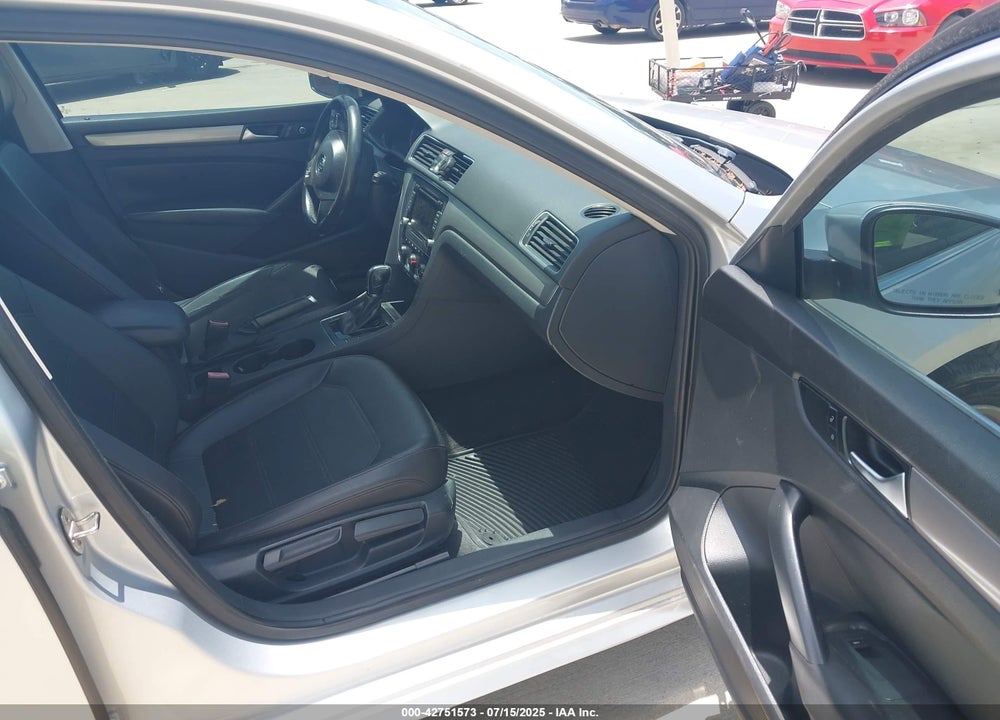 2015 VOLKSWAGEN PASSAT VIN: 1VWAT7A36FC120001