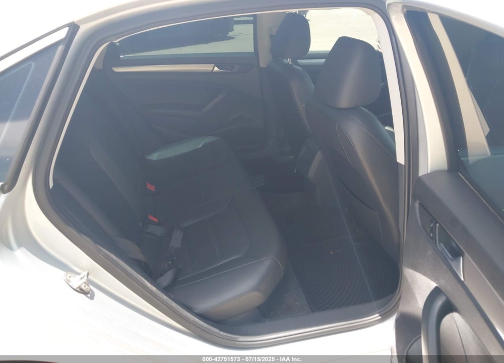 2015 VOLKSWAGEN PASSAT VIN: 1VWAT7A36FC120001