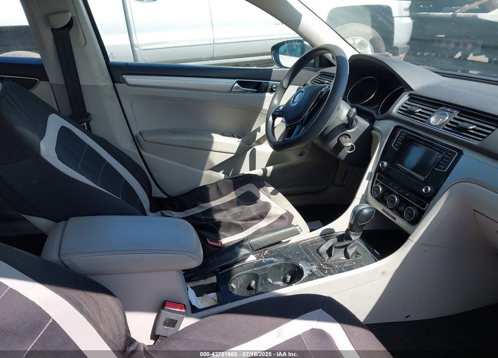 2017 VOLKSWAGEN PASSAT VIN: 1VWAT7A37HC064654