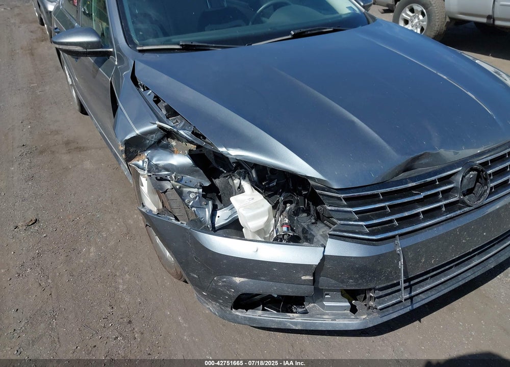 2017 VOLKSWAGEN PASSAT VIN: 1VWAT7A37HC064654