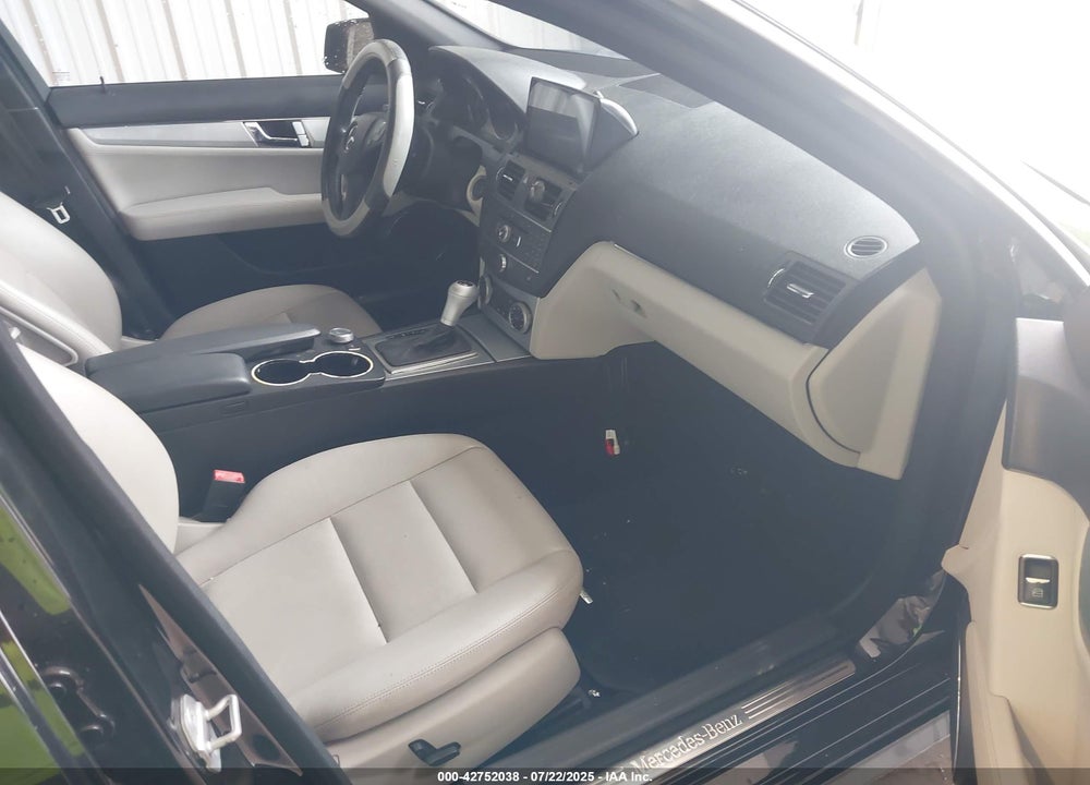 2011 MERCEDES-BENZ C CLASS VIN: WDDGF8BB0BR144632