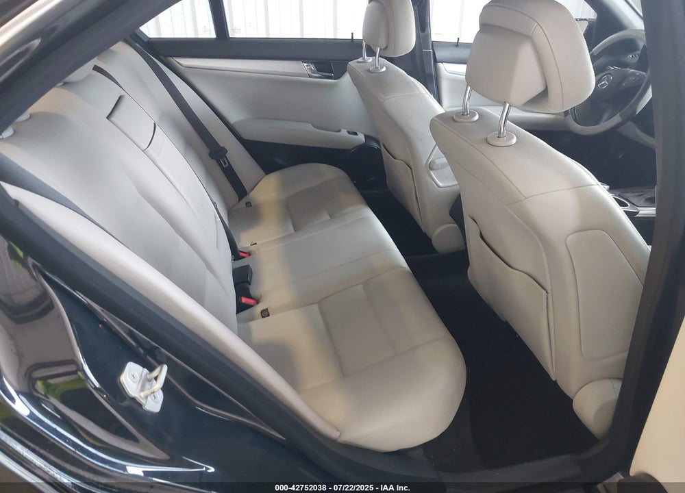 2011 MERCEDES-BENZ C CLASS VIN: WDDGF8BB0BR144632