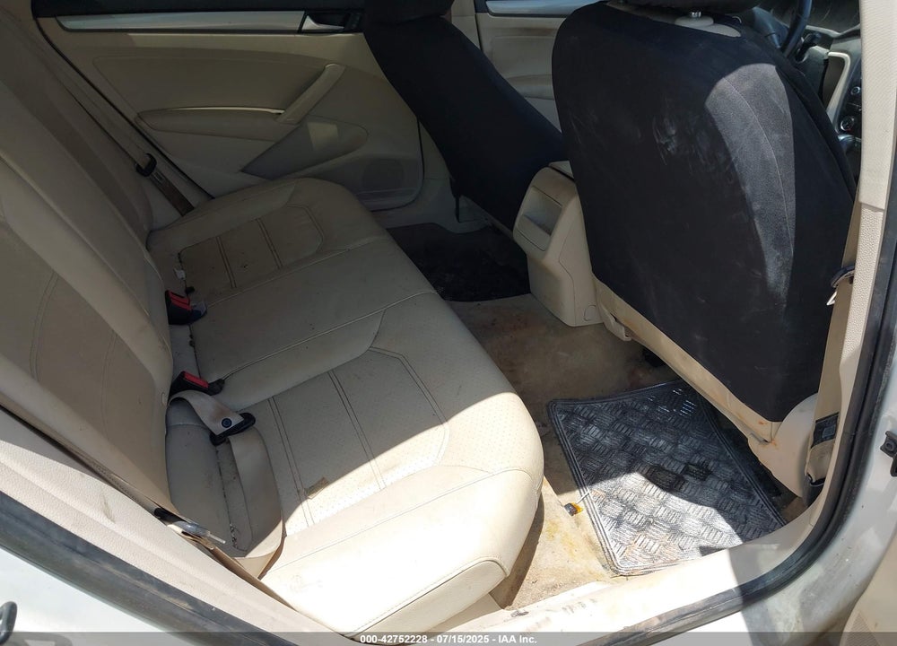 2014 VOLKSWAGEN PASSAT VIN: 1VWAT7A34EC101221