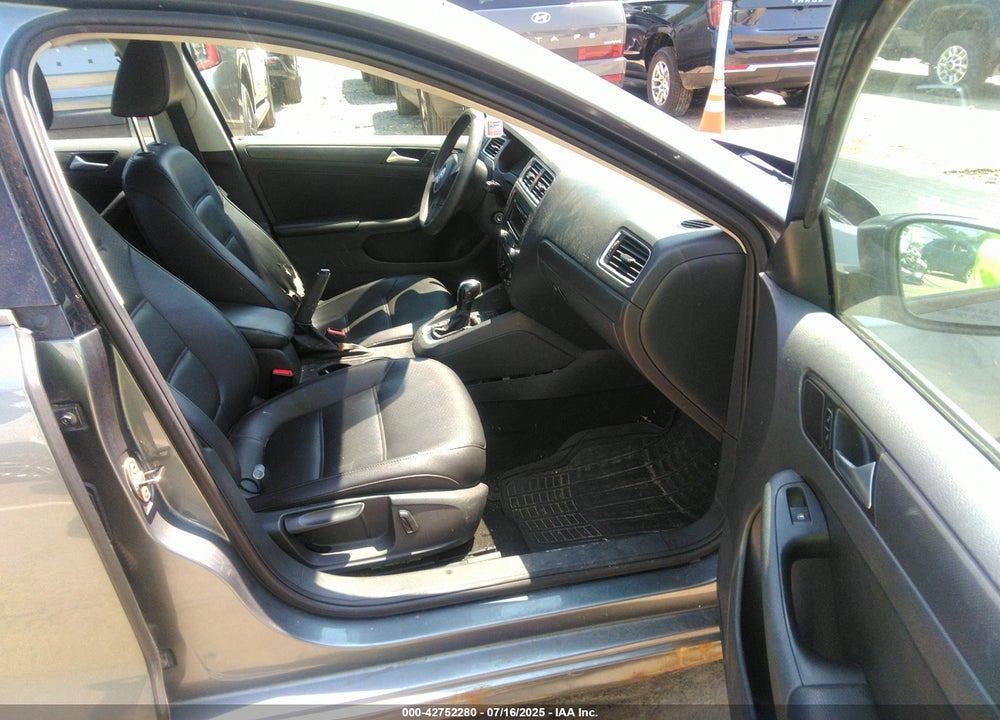 2014 VOLKSWAGEN JETTA VIN: 3VWD17AJ3EM360041
