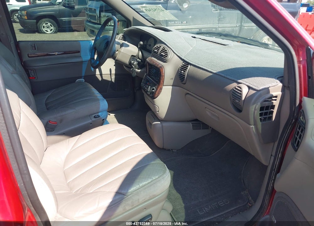 1999 CHRYSLER TOWN & COUNTRY LIMITED VIN: 1C4GP64L0XB588059
