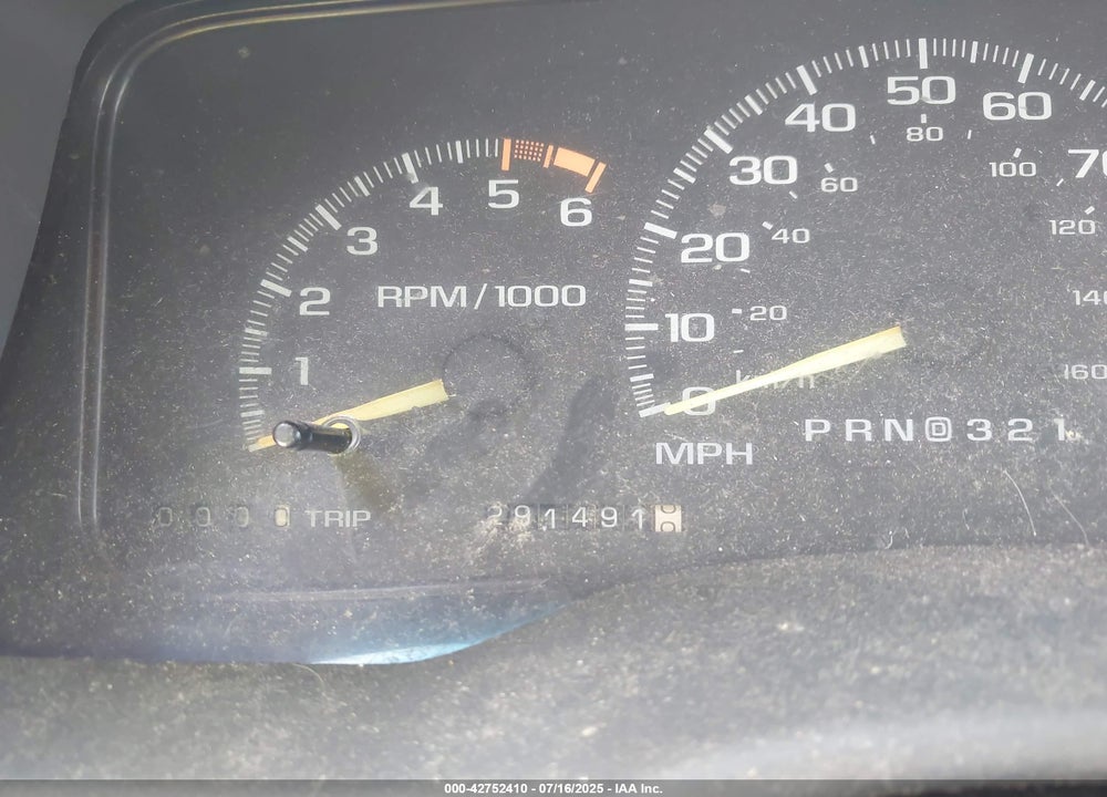 1996 CHEVROLET SUBURBAN C1500 VIN: 3GNEC16R3TG120004