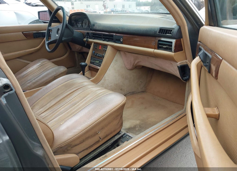 1982 MERCEDES-BENZ 300 SD VIN: WDBCB20A2CB021029