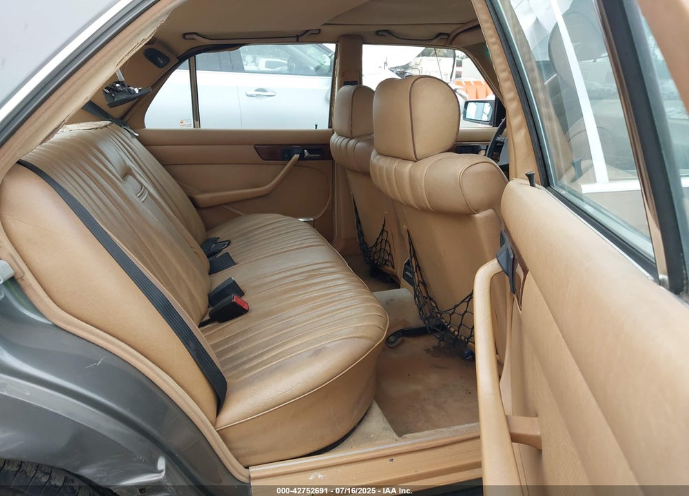 1982 MERCEDES-BENZ 300 SD VIN: WDBCB20A2CB021029