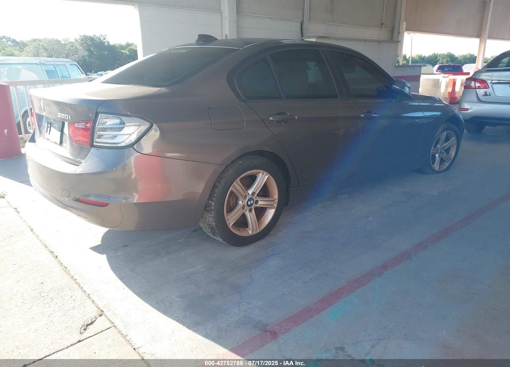 2013 BMW 3 SERIES VIN: WBA3B1C54DK129838