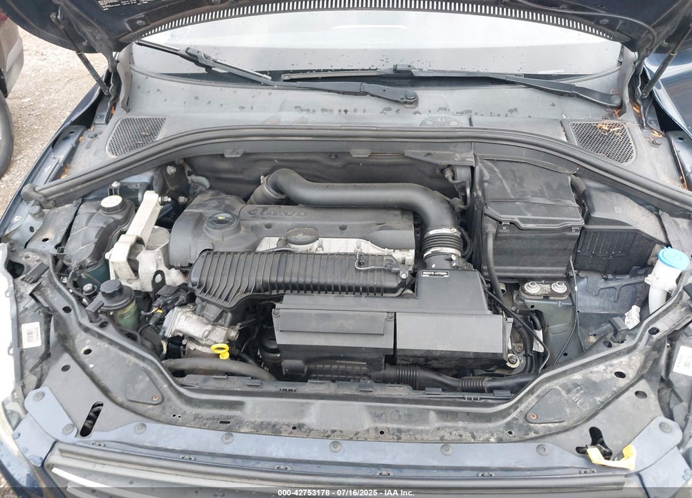 2015 VOLVO XC60 VIN: YV4612RK1F2704872