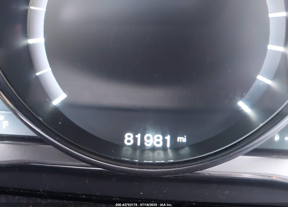 2015 VOLVO XC60 VIN: YV4612RK1F2704872