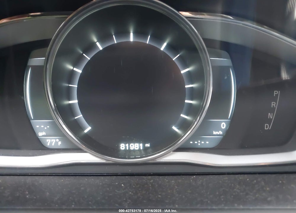 2015 VOLVO XC60 VIN: YV4612RK1F2704872