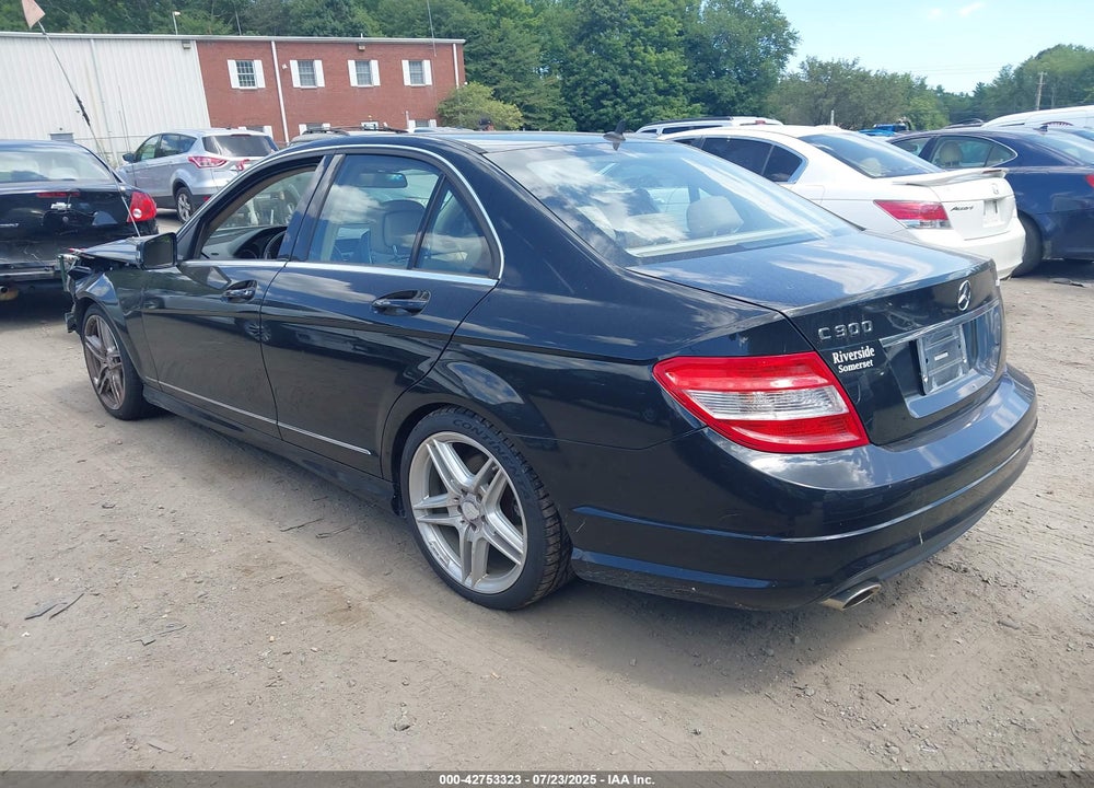 2011 MERCEDES-BENZ C CLASS VIN: WDDGF8BB7BR137712