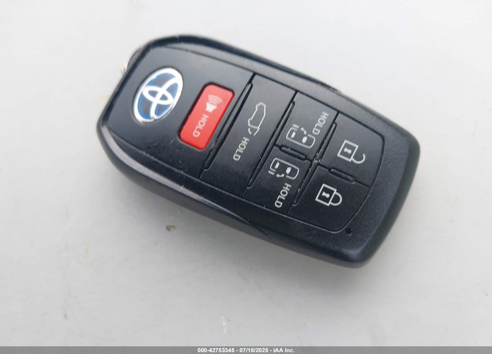 2022 TOYOTA SIENNA XLE VIN: 5TDJSKFC3NS063609
