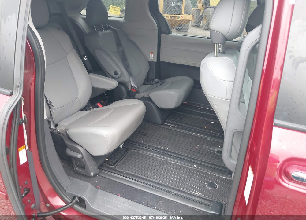 2022 TOYOTA SIENNA XLE VIN: 5TDJSKFC3NS063609