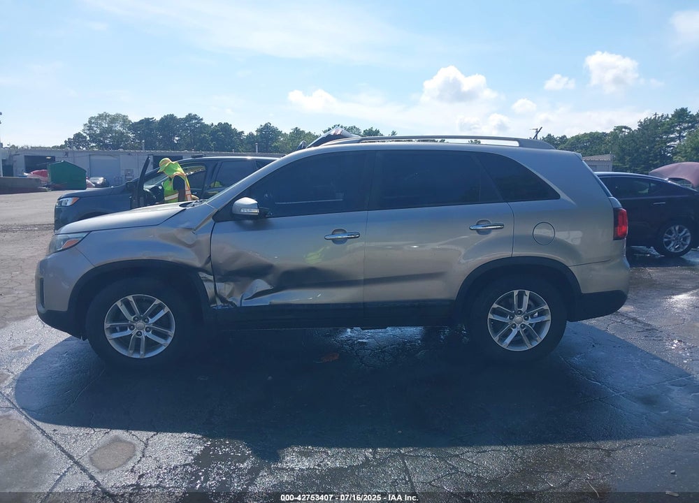 2015 KIA SORENTO VIN: 5XYKTCA63FG608179