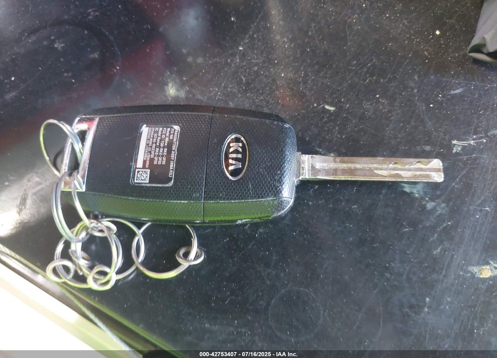 2015 KIA SORENTO VIN: 5XYKTCA63FG608179
