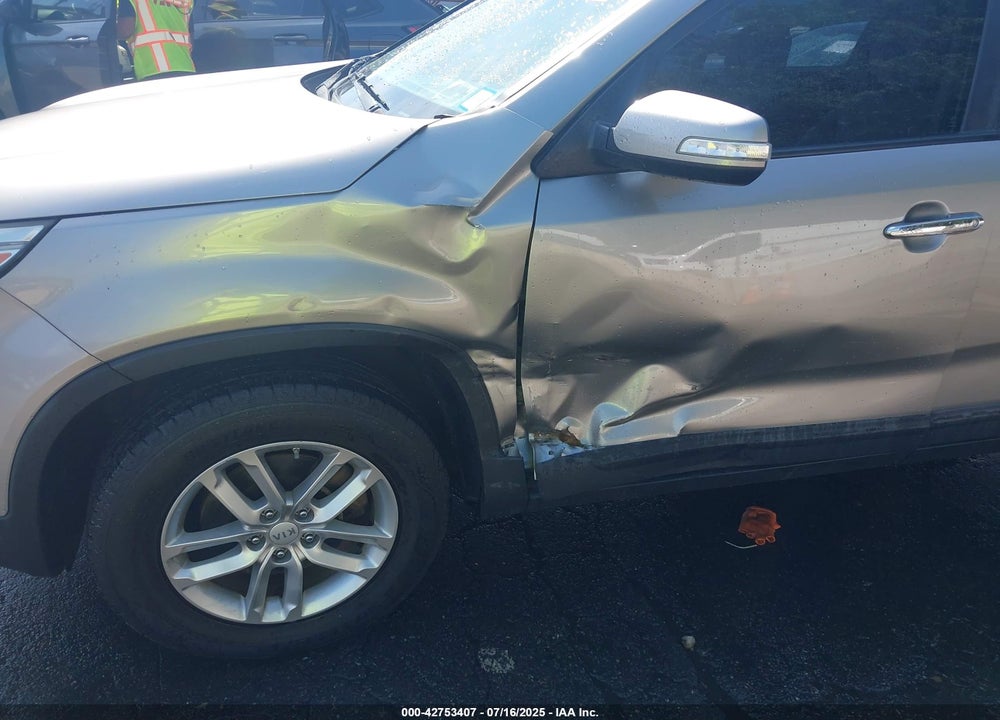 2015 KIA SORENTO VIN: 5XYKTCA63FG608179