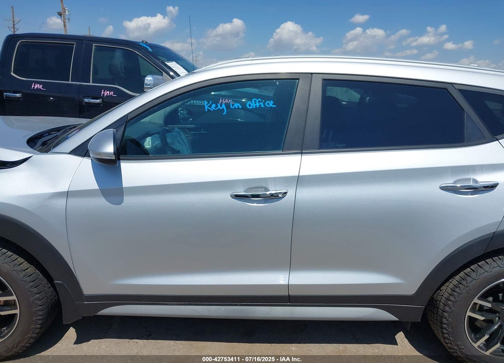 2017 HYUNDAI TUCSON LIMITED VIN: KM8J33A20HU534581