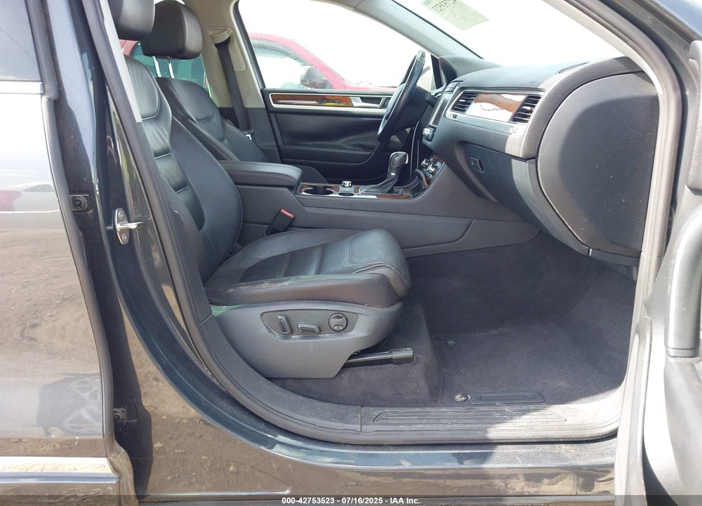 2013 VOLKSWAGEN TOUAREG VIN: WVGEF9BP7DD001532