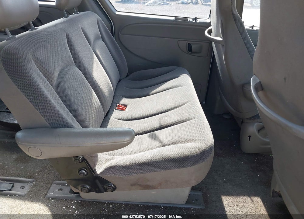 2001 DODGE CARAVAN VIN: 1B4GP25B01B179885