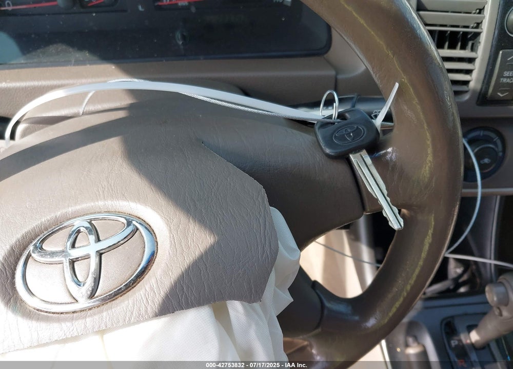 2003 TOYOTA CAMRY LE VIN: JTDBE32K730220329