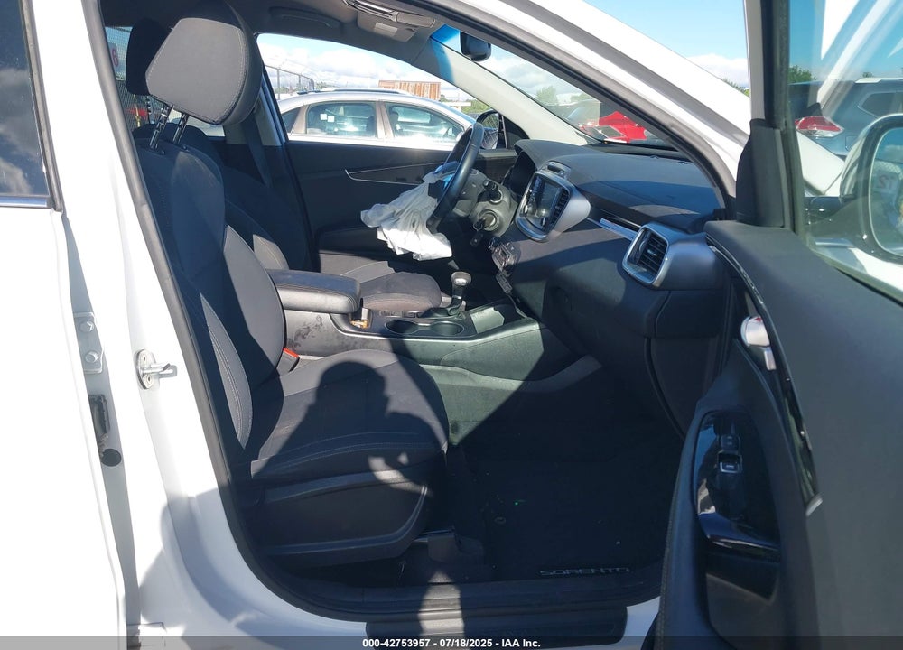 2019 KIA SORENTO 2.4L LX VIN: 5XYPGDA36KG449402