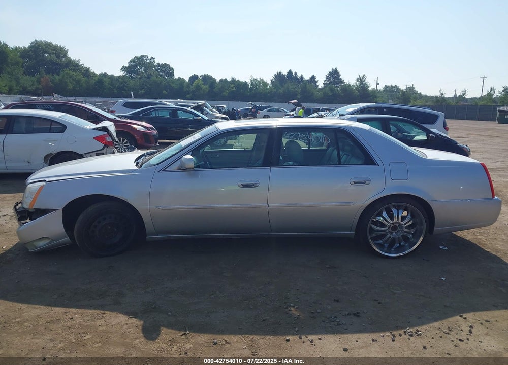 2010 CADILLAC DTS VIN: 1G6KH5EY4AU118286