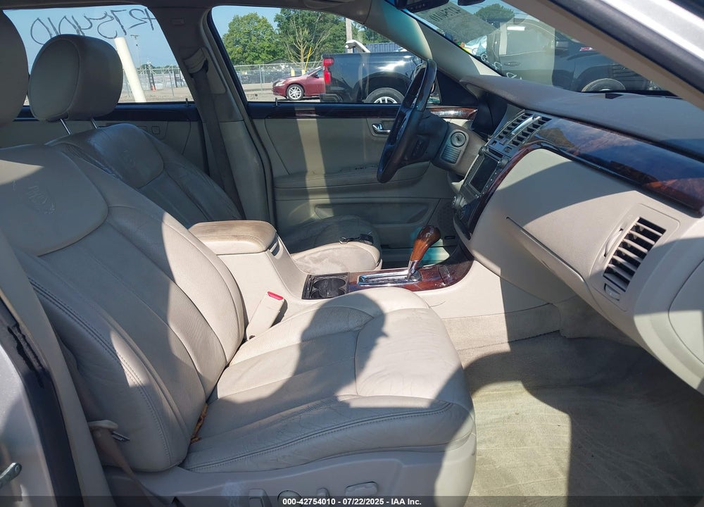 2010 CADILLAC DTS VIN: 1G6KH5EY4AU118286