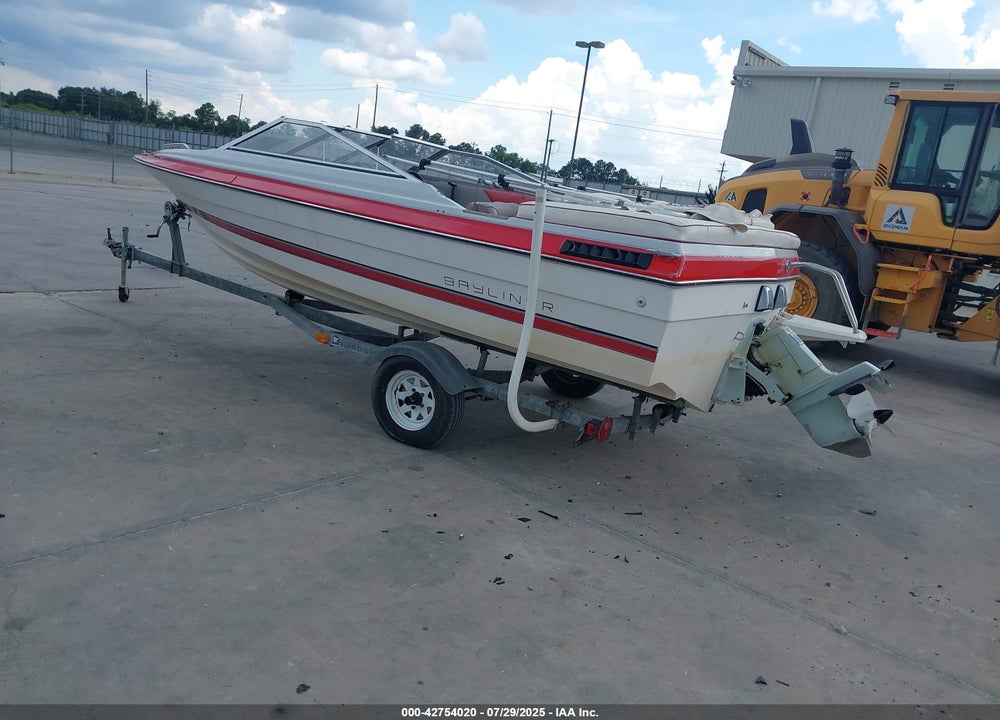 1983 BAYLINER 1950 CAPRI VIN: BL4C45CX1183-4