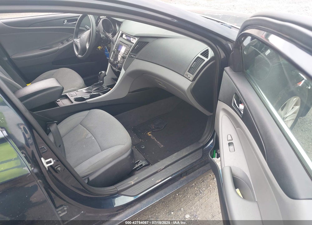 2013 HYUNDAI SONATA VIN: 5NPEB4AC4DH793277