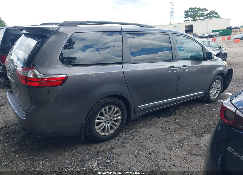 2017 TOYOTA SIENNA XLE 8 PASSENGER VIN: 5TDYZ3DC1HS851926
