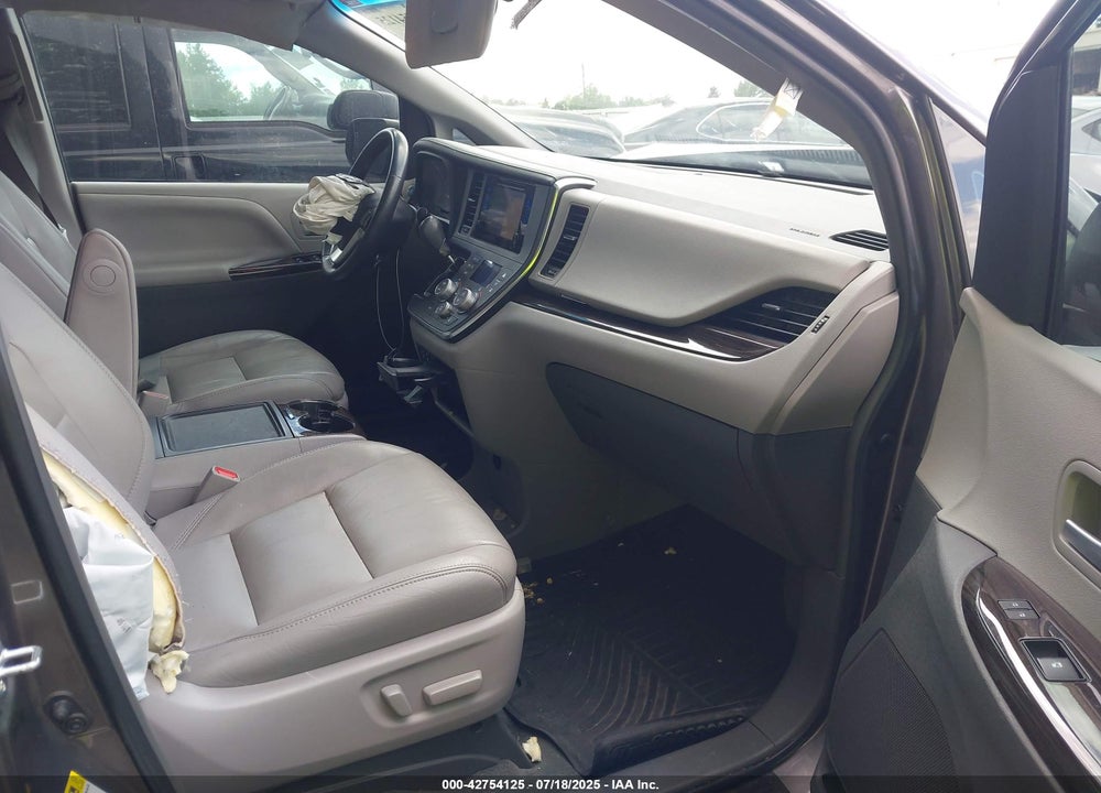 2017 TOYOTA SIENNA XLE 8 PASSENGER VIN: 5TDYZ3DC1HS851926