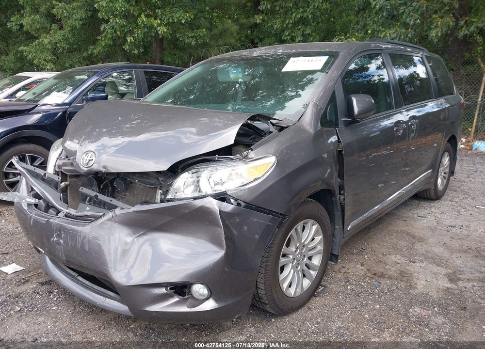 2017 TOYOTA SIENNA XLE 8 PASSENGER VIN: 5TDYZ3DC1HS851926
