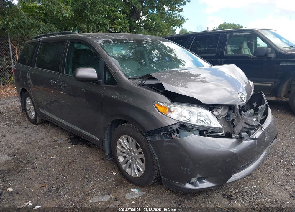 2017 TOYOTA SIENNA XLE 8 PASSENGER VIN: 5TDYZ3DC1HS851926