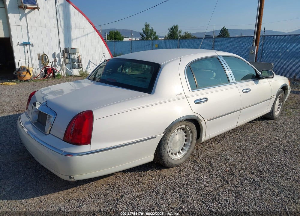 2001 LINCOLN TOWN CAR EXECUTIVE VIN: 1LNHM81WX1Y654012