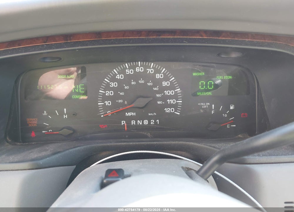 2001 LINCOLN TOWN CAR EXECUTIVE VIN: 1LNHM81WX1Y654012
