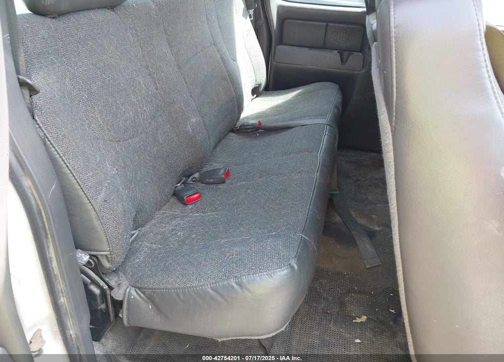 2005 CHEVROLET SILVERADO 1500 WORK TRUCK VIN: 2GCEK19V851310946