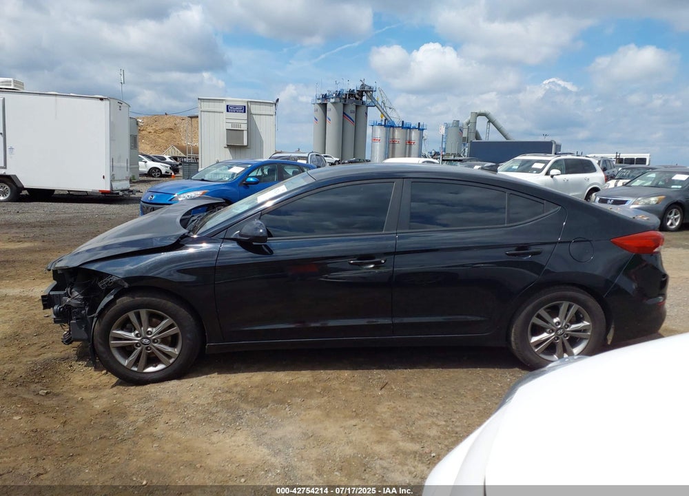 2017 HYUNDAI ELANTRA VIN: KMHD84LF9HU061607
